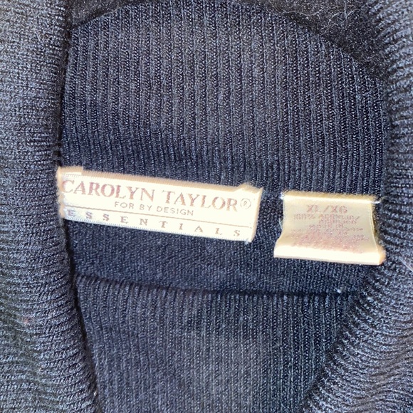 Turtle Neck - Picture 2 of 6